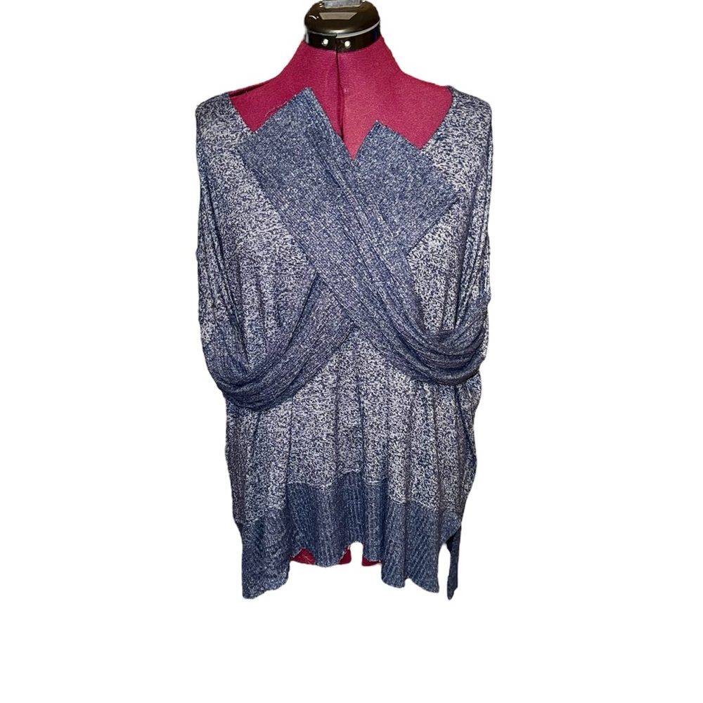KEREN hart Navy and White Knit Top